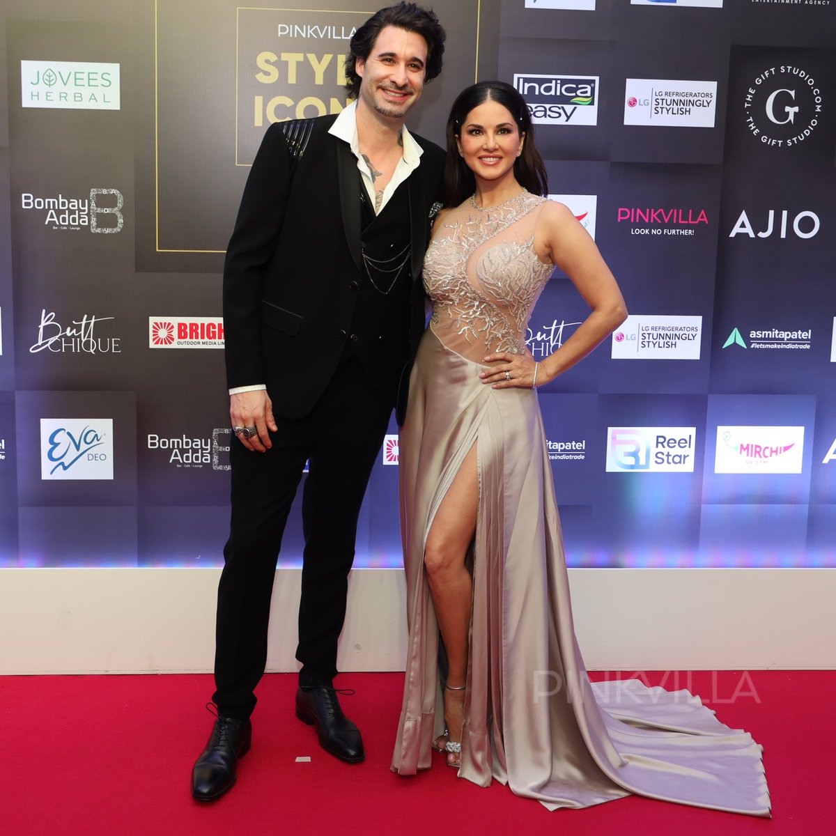 PinkvillaSouth's tweet photo. This couple 😍 Sunny Leone along with her husband, Daniel Weber at the Pinkvilla Style Icons 2!
@AJIOLife @LGIndia @reelstario
#Pinkvilla #PinkvillaStyleIcons2 #PinkvillaStyleIcons #PSI2 https://t.co/IGQs7GEZ3n