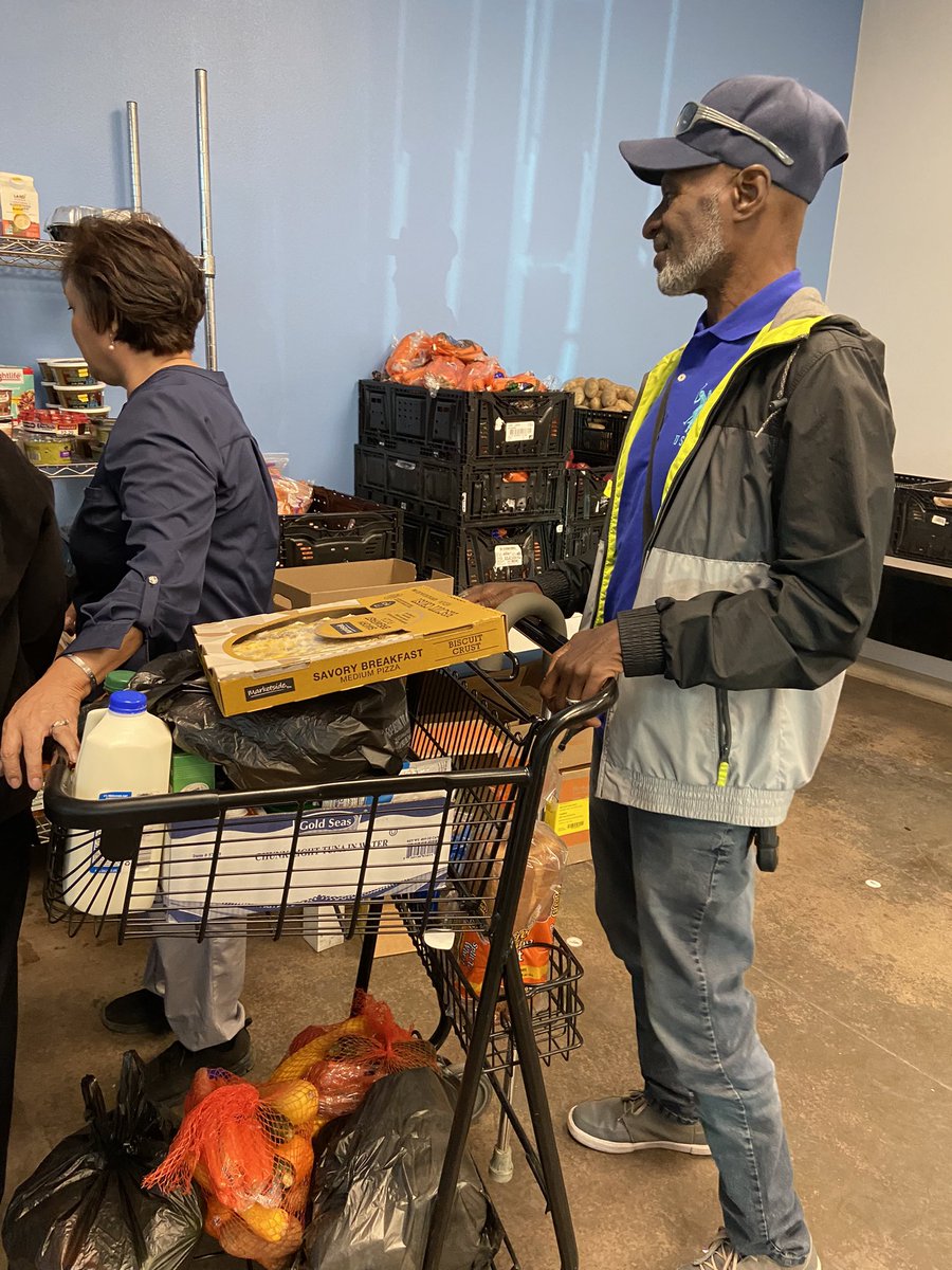 HHOVV's tweet photo. Volunteers are the heart and soul of Helping Hands of Vegas Valley. 💙

Their dedication and selflessness make a world of difference in the lives of our seniors. 

Thank you for being the shining light that brightens our community! 

#volunteers #helpinghands #givingback https://t.co/amd4Po7iGG