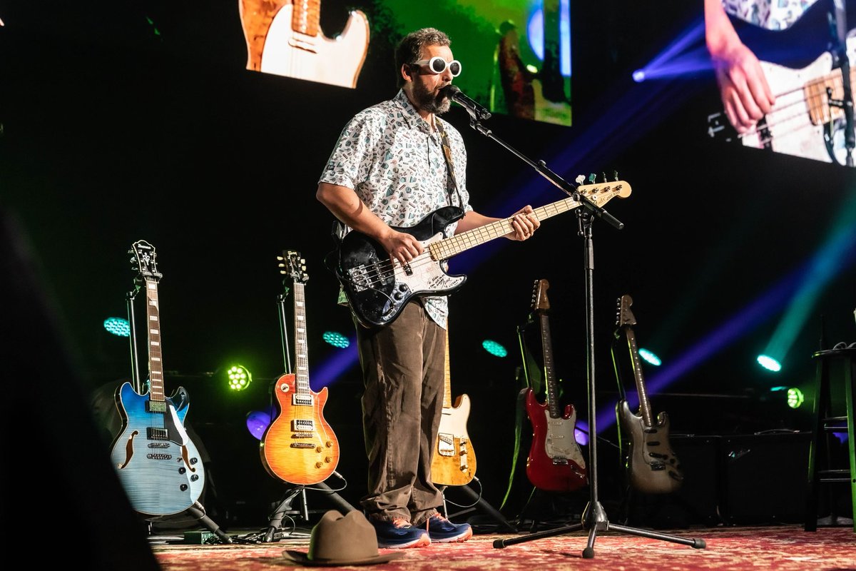 AdamSandler's tweet photo. Couldn’t get any better, Cleveland. One of the most rockin’ Wednesdays I’ve ever had. Thank you for all the fun and love! @RMFieldHouse https://t.co/wie04ZH4ur