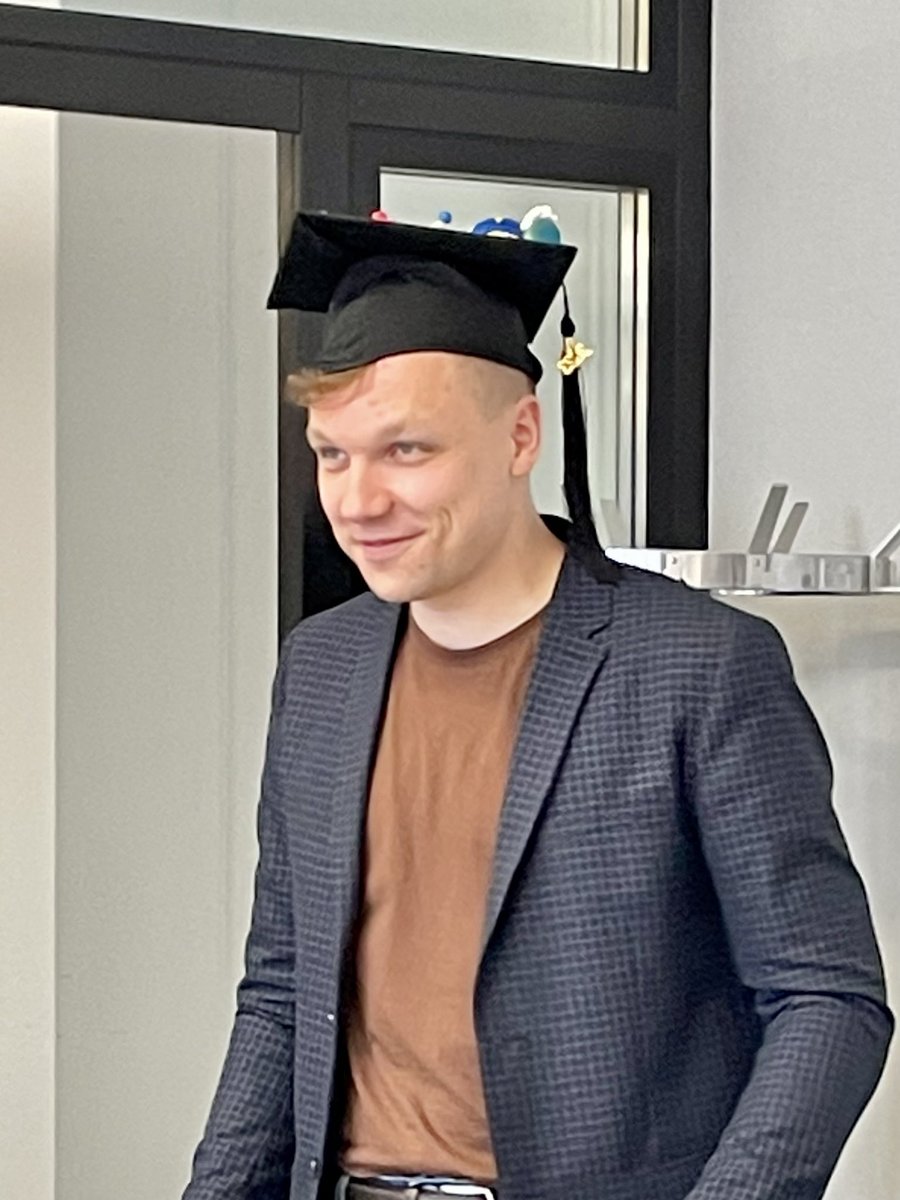 Congratulations @n_astrakhantsev on successfully defending your PhD on Novel Variational Methods for Quantum Physics @UZHMat @UZHPhysics today 🥂great talk and impressive collection of work!