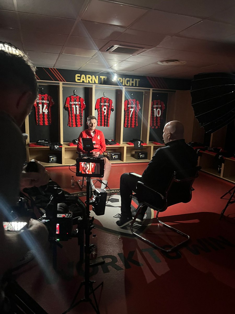 paulbelvers's tweet photo. Feeling extremely privileged to have been trusted by @afcbournemouth, @premierleague and @DRBrooks15 to help tell the extraordinary story of his cancer diagnosis &amp; long journey back to football.
Brilliantly filmed by @BurwoodBcast. 
On air from 7pm @SkySports &amp; @btsport. https://t.co/rks8sttRKW