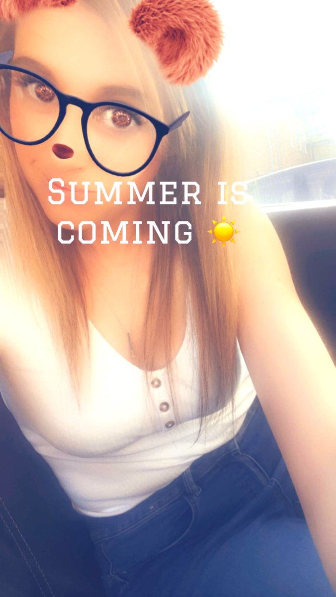 emmakerridge90's tweet photo. #Day53 
First day driving to work without a jumper. This excites me a little too much for all the wonderful summer plans around the corner 
#BringOnTheSummerFun
#LoveABitOfSunshine
#MyHappiestTimeOfYear
☀️ 🌈 💜 https://t.co/RoXsqcxoWw