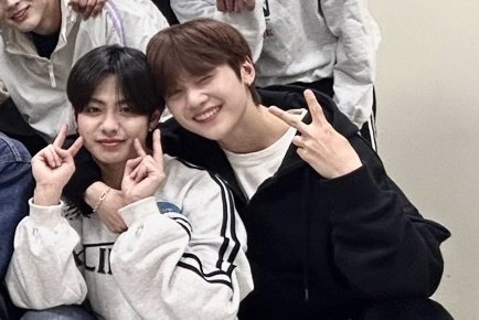 seokchum's tweet photo. matthew &amp; keita's friendship is one of the best things that ever happened, esp bc keita is closest w/ matthew. he has always believed in matthew since ktl &amp; has always been one of matthew's best hyungs. the moment matthew's name was called, keita was the first one to hug him 🥺❤️ https://t.co/CbbjwyFJux