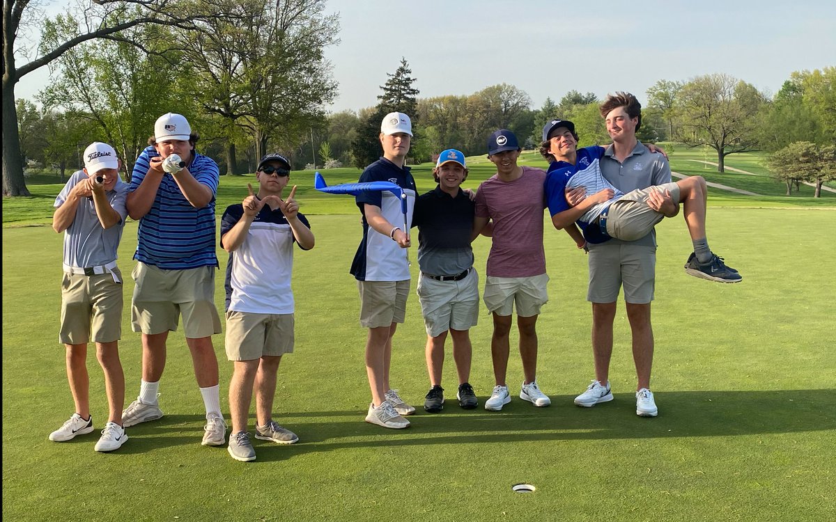 GolfWca's tweet photo. The squad celebrating after a strong showing at Ruth Park picking up another win! #showedup https://t.co/VnuOdyJ28Z