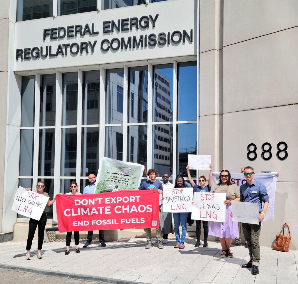 Happening now: activists from @SierraClub, @CenterForBioDiv and, @FightFossils are gathered outside @FERC in solidarity with the Brownsville community, which has two huge LNG terminals on the agenda today. Also on the agenda are several gas pipelines. #NoLNG