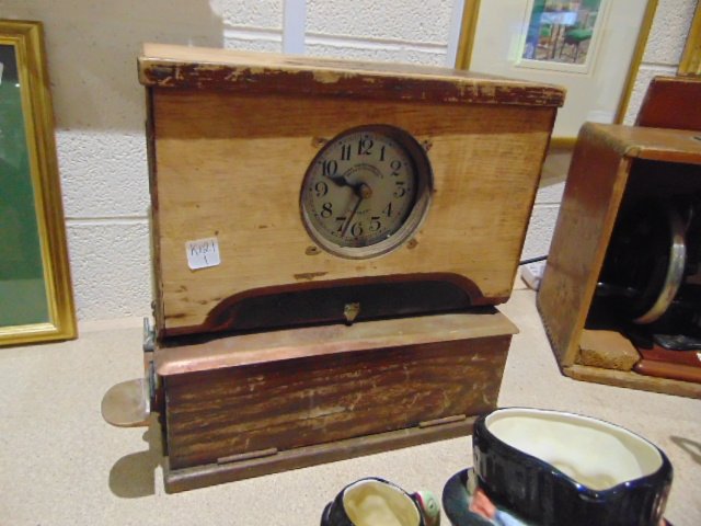 MewsAuctions's tweet image. Clocking-In Timeclock.
#Clock #timeclock #clockcollector #auction