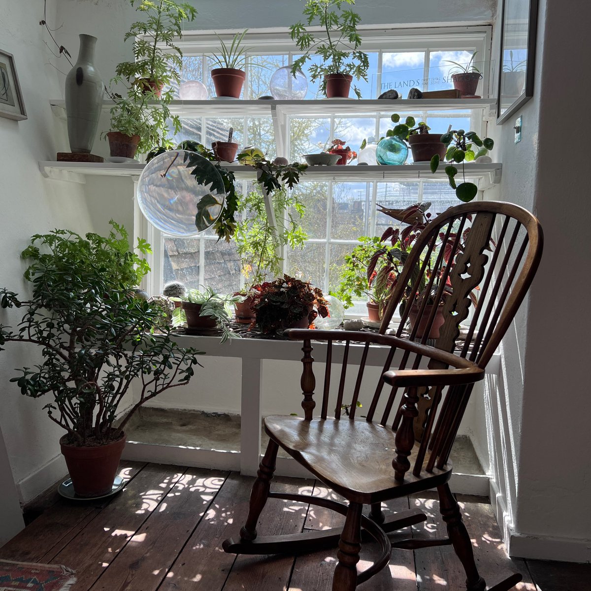 alisonlrees's tweet photo. Windows as paintings. 

A walk last week: visited @kettlesyard with my appreciative friend @west_adrift. https://t.co/t8w66e85cW