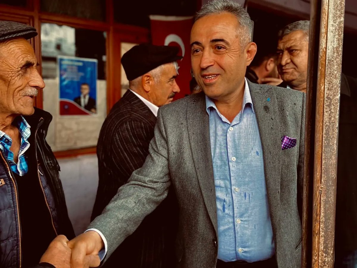 📍Andırın  📍Geben 
Bölgelerimizi ziyaret ettik. Esnaf hemşehrilerimizin sorunlarını dinledik.Hemşehrilerimize göstermiş oldukları yoğun ilgiden dolayı teşekkür ederim.

#SanasözAndırın #BirleşeBirleşeKazanacağız.