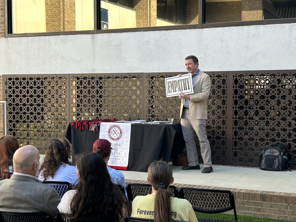 USCAEnglish's tweet photo. A busy week in the English Department! On Monday, we welcomed new members to our chapter of Sigma Tau Delta, the international English honor society, while also recognizing the accomplishments of this semester's graduates. We're proud of you all! https://t.co/xCH0JKFbtl