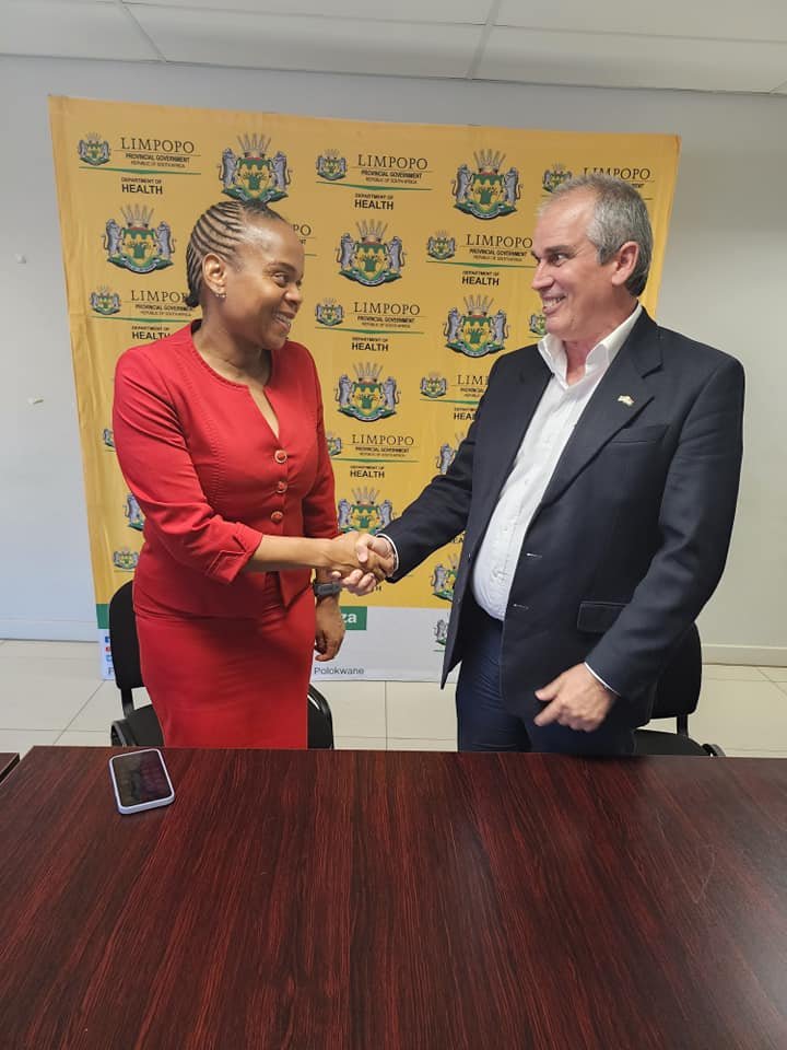 CapricornFMNews's tweet photo. Limpopo MEC for Health Dr. Phophi Ramathuba says the relationship between South Africa and Cuba should move beyond the medical student exchange programme but should include helping improve the current health challenges faced in the country.#CubainSA NM https://t.co/zSr11pYLmg