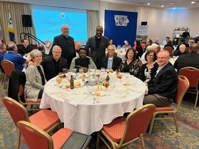 KnightsSFA's tweet photo. 💒 Our devoted clergy were celebrated at the Iowa #KnightsOfColumbus State Convention this past weekend! We are grateful for your support of our parish and council.🙏

#catholic #westdesmoines #stfrancis #knights #knightsofcolumbus https://t.co/iC99CYMXHx