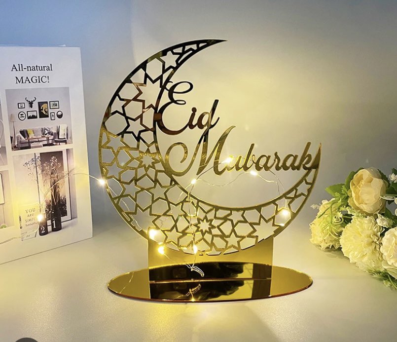 Allahamdolliah- The moon has been sighted. 

#EidAlFitr will be on Friday.🙏🏿

#EidMubarak to Muslim’s  in the UK and worldwide, hope everyone has an amazing day with their loved one, enjoy the feast!