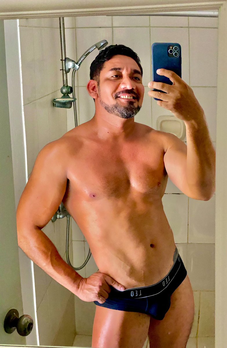 deanro41's tweet photo. Después del entrenamiento 💪🏼 una ducha y un par de fotos 📸 https://t.co/16Mt0pvK0W