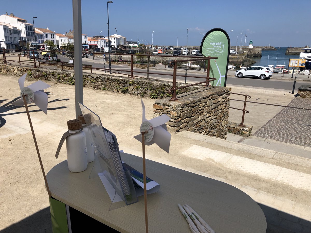 [☀️#RencontresEstivales ]

#EMYN a démarré ses rencontres estivales cet après-midi, Place de Pylaie à l'île d'#Yeu !

👉Retrouvez-nous aussi demain matin sur le front de port de l'île pour échanger sur les prochaines étapes du parc #éolienenmer et les travaux prévus cet été !