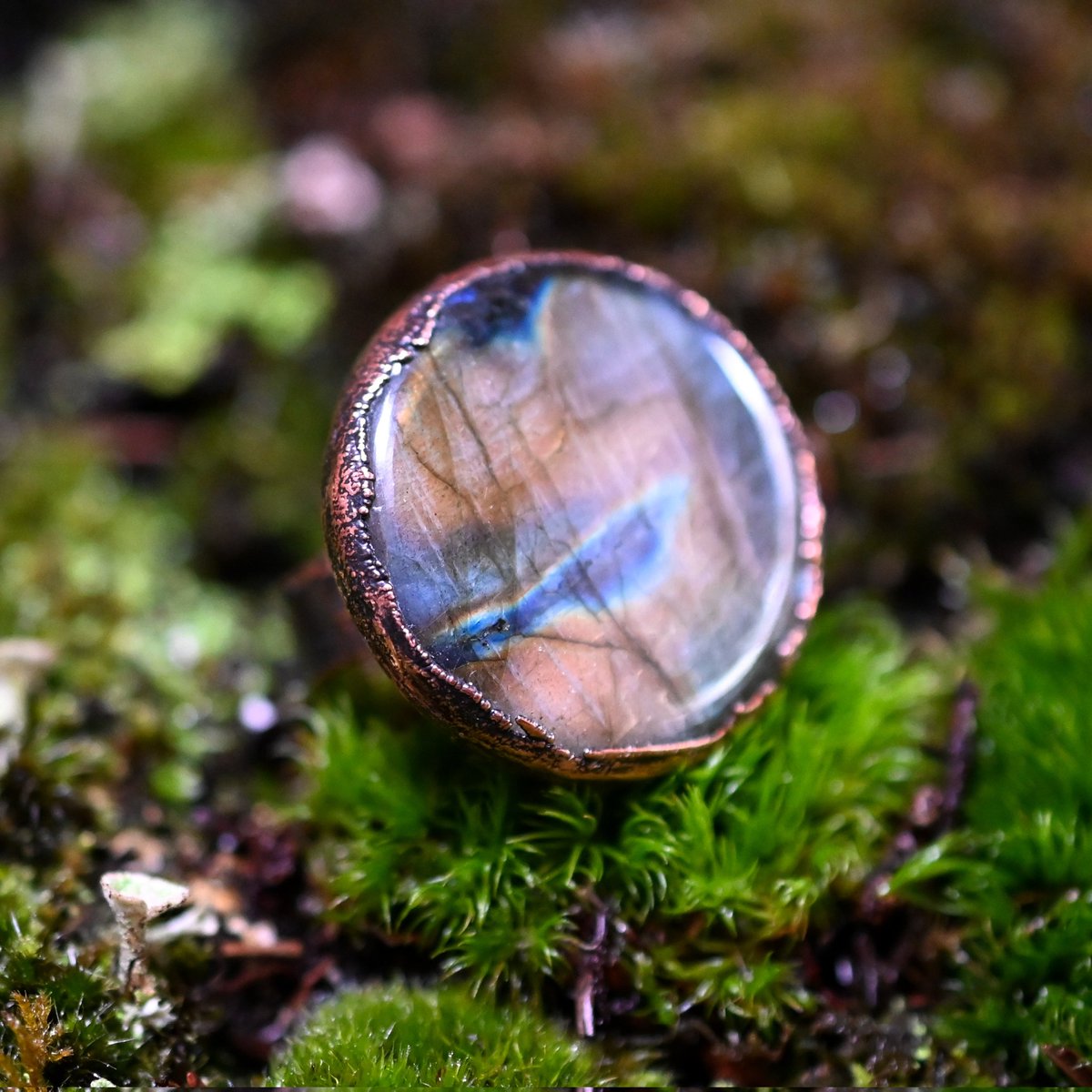 Labradorite a stone that reflects light n gorgeous shades of blue and green, round ring design is perfect for showcasing its beauty
thewackywanderers.com 
#labradorite #labradoritejewelry #fingerbling #bohostyle #bohovibes #oregonmaker #handcrafted #shopsmall #shimmerandshine