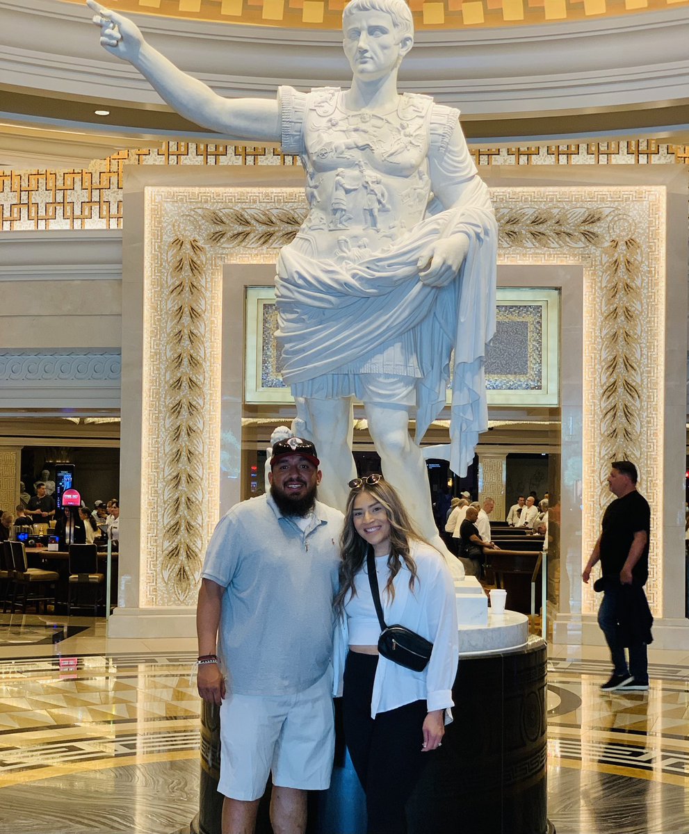 xox_vale's tweet photo. Vegas was good to us. ♣️♥️ https://t.co/Tm45tNihvK