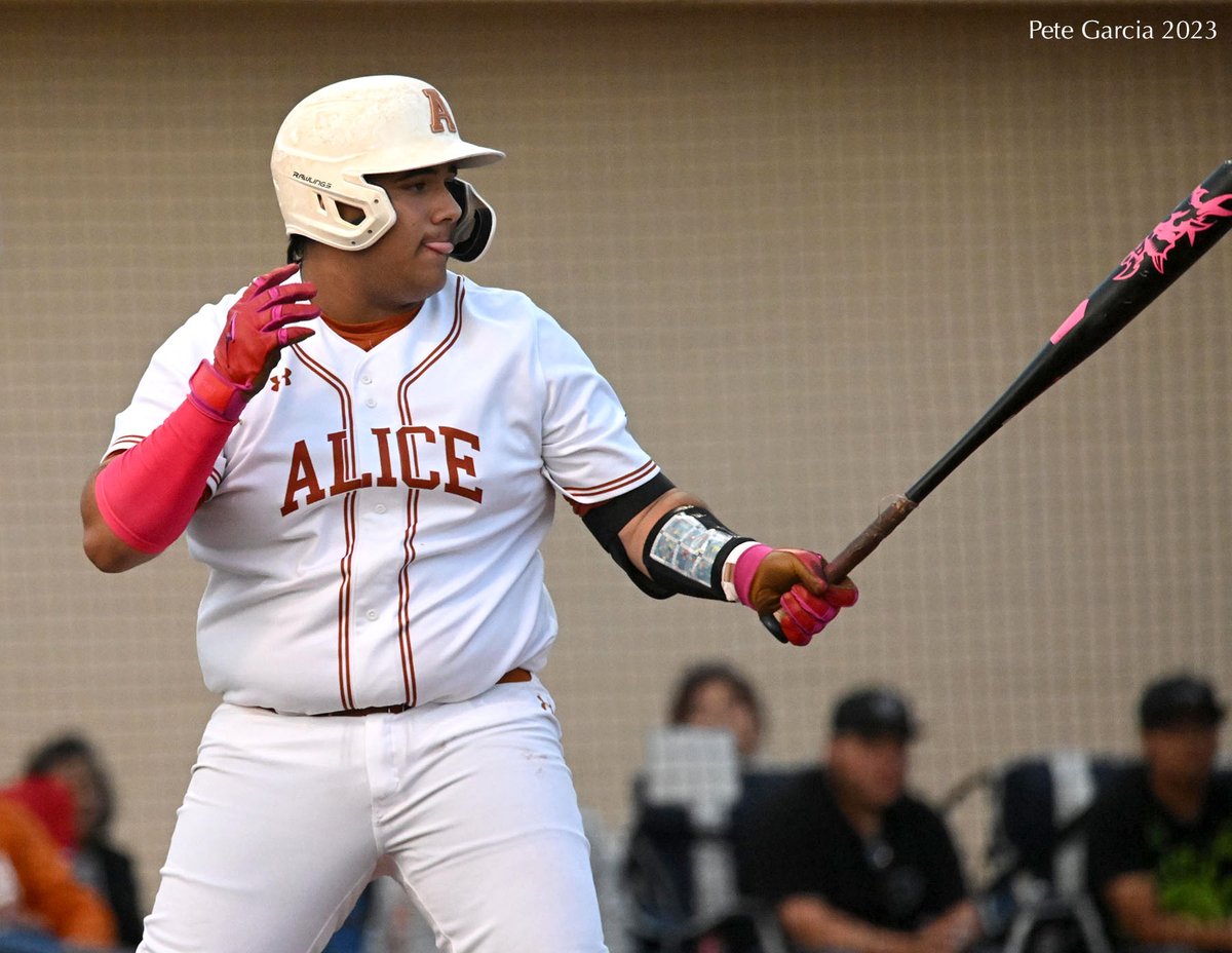 Some more of my favs from the <a href="/baseball_alice/">Alice Coyote Baseball</a> win vs. T-M Wednesday night! <a href="/AliceAthletics1/">@AliceAthletics</a> <a href="/joe_richard10/">Coach Castellano</a> <a href="/CallerSports/">Caller Sports</a> <a href="/ChrisThomasson7/">Chris Thomasson - KIII Sports</a> <a href="/KRIS6sports/">KRIS 6 Sports</a> <a href="/EchoNewsJournal/">Alice Echo-News</a>