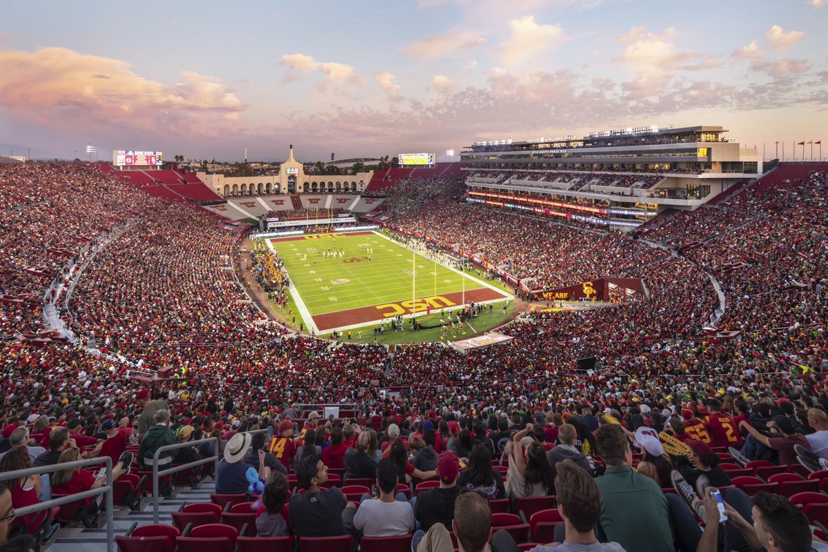 VarsityLacrosse's tweet photo. 🚨MCLA IN FOOTBALL STADIUM ALERT🚨Tonight at 7:00 pm on the West Coast, USC will be hosting UCLA in the iconic LA Coliseum. Stream: https://t.co/Eb42y9euRP https://t.co/ADFfJk957T