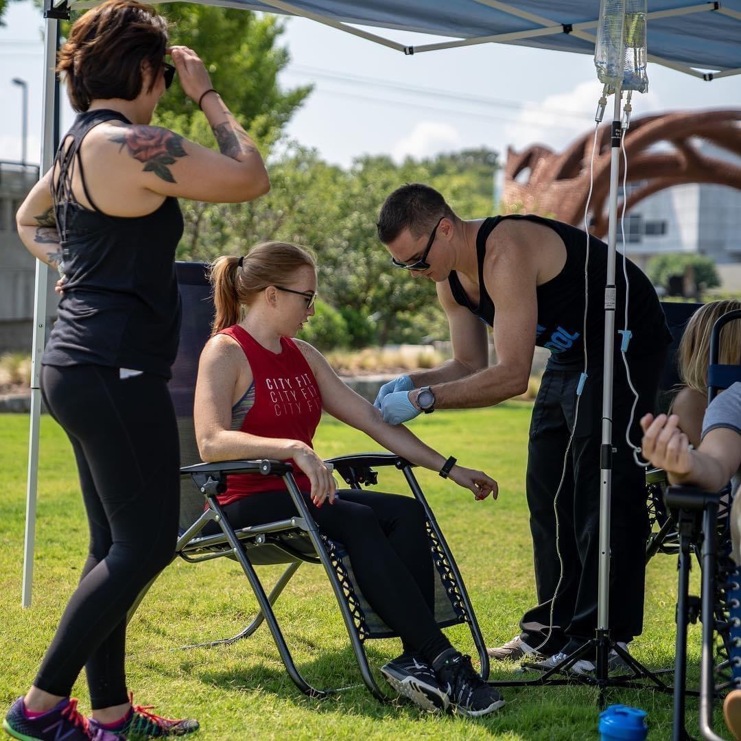 VidaFlo615's tweet photo. With over 20,000 runners participating, the Rock 'n' Roll Marathon is a celebration of athleticism and music. Visit the blog to get the scoop on the best places to watch the race &amp; for details on our April IV Bag, tailored for post-race recovery! (link in bio) https://t.co/9x1feEsgug