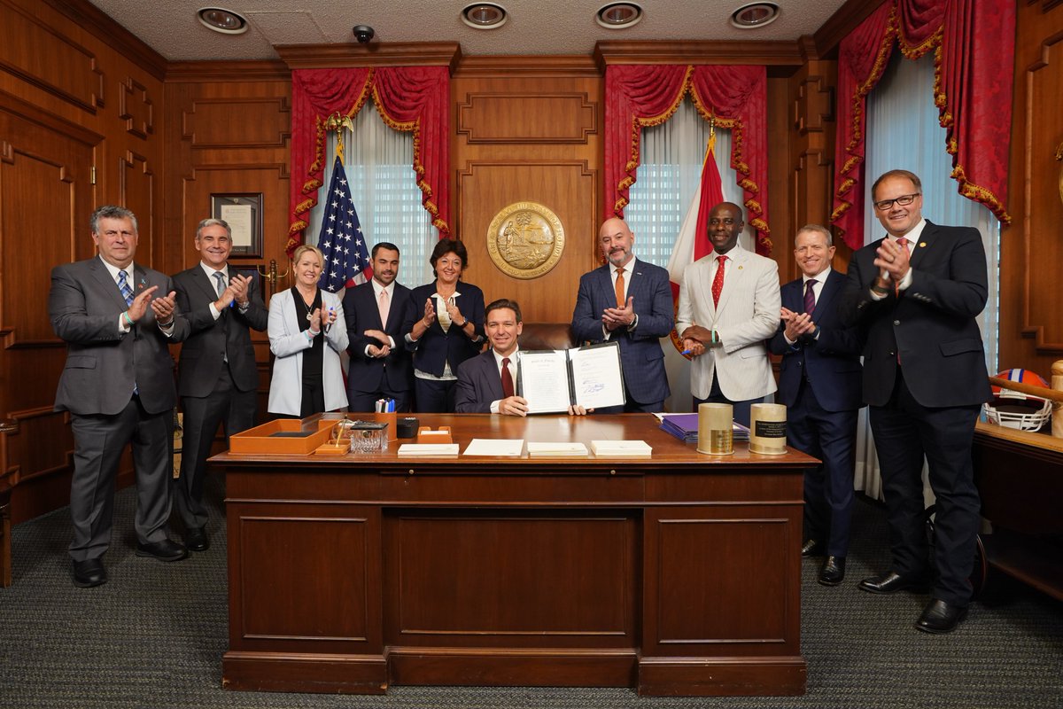 GovRonDeSantis's tweet photo. Today, I signed legislation ensuring the victims of the most heinous crimes get justice.

Once a defendant in a capital case is found guilty by a unanimous jury, one juror should not be able to veto a capital sentence. https://t.co/77KeG6H3RN