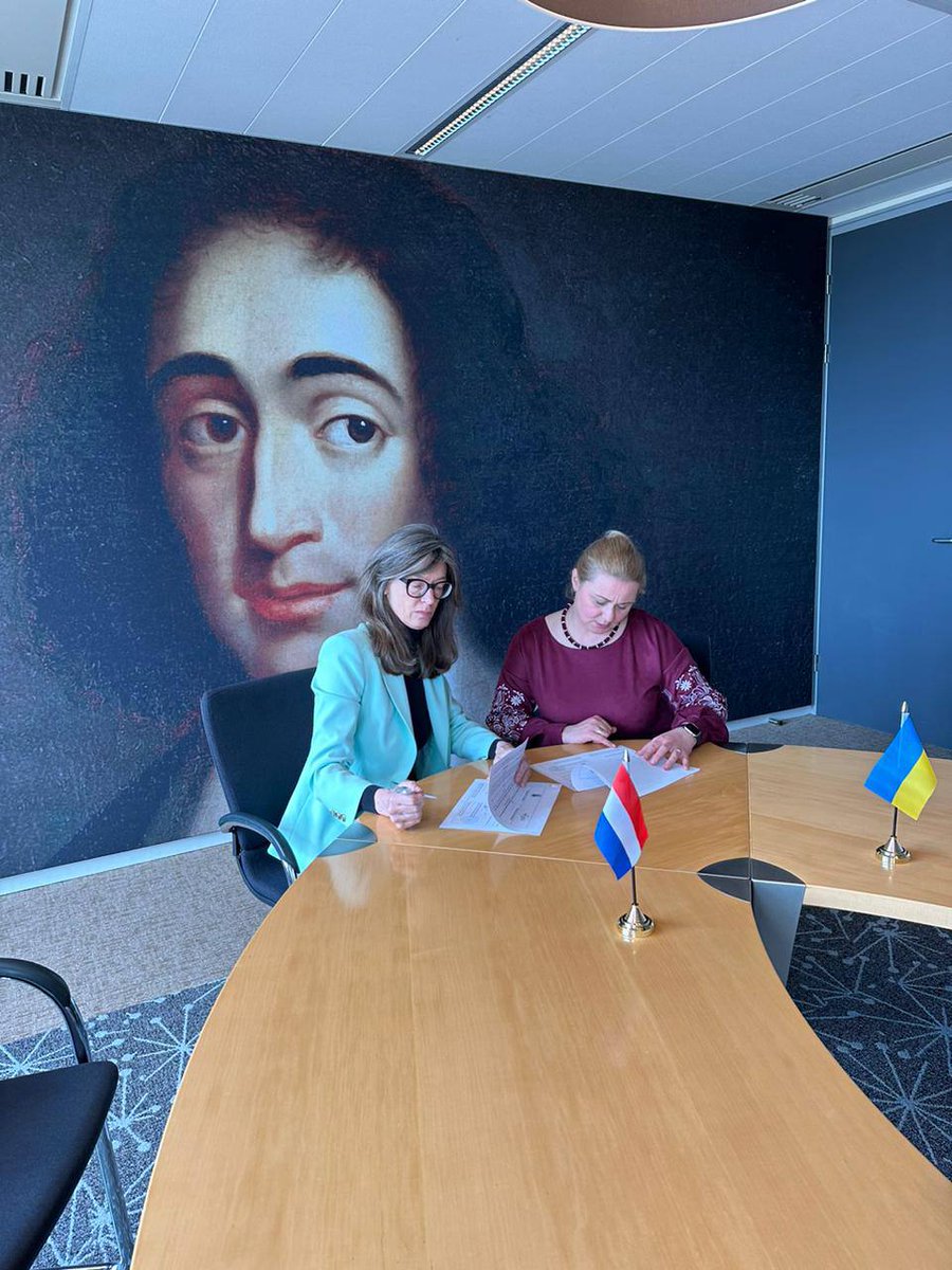 NRFUkraine's tweet photo. ⚡️BREAKING NEWS! A Memorandum of Understanding was signed between the National Research Foundation of Ukraine and the Dutch Research Council @NWONieuws in The Hague, Netherlands today 📜

📲 Details: https://t.co/kIwLgHUgn2 https://t.co/JVfyGjZhXP