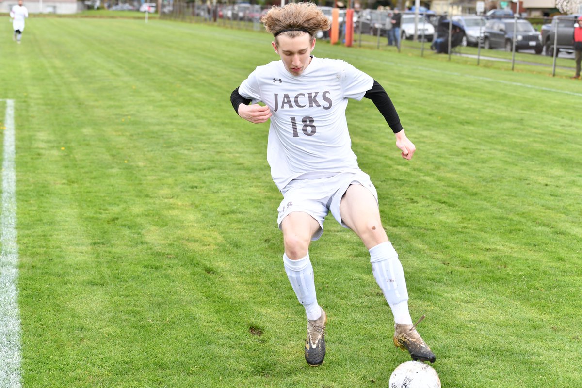 TheDailyNailon's tweet photo. Here's a few photos from R.A. Long's 3-0 win over Mark Morris on the pitch at Northlake Field.
The Monarchs applied some heat down the stretch but the Lumberjacks held on for the rivalry shutout. https://t.co/uUMXI7AZt6