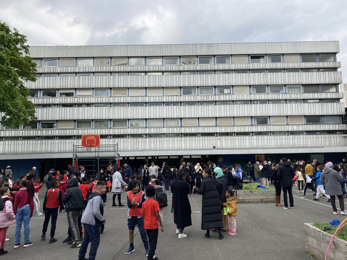 Cérémonie de clôture des semaines olympiques et paralympiques à l école Marcel Cachin B