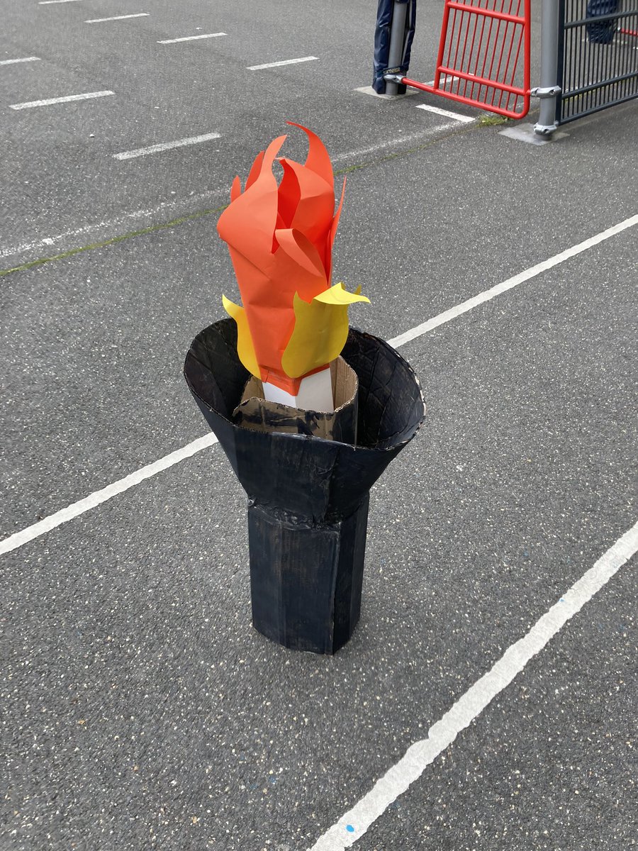 REPlusDesnos's tweet photo. Cérémonie de clôture des semaines olympiques et paralympiques à l école Marcel Cachin B https://t.co/f44eWnNMFF