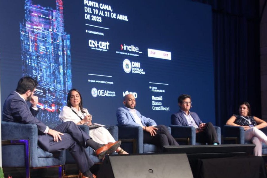 Turno del Panel de <a href="/el_BID/">Banco Interamericano de Desarrollo</a>: Modelos Nacionales de Gobernanza de Ciberseguridad, con <a href="/carlosleonardog/">Carlos L. Leonardo</a>, de <a href="/csirtrd/">CSIRT-RD</a>; Daniel Álvarez Valenzuela, MISP Chile; Faride Raful, Senadora de RD; <a href="/gabriratti/">gabi ratti</a>, de <a href="/Miticpy/">MITIC Paraguay</a>; Maurice Frayssinet, del CNSD (Perú). Modera <a href="/santipez/">Santiago Paz</a> #STICPUNTACANA
