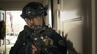 swat_deaconluca's tweet photo. Promo for “Bunkies” 
Synopsis and some photos. 

Written by @sarahalderson and directed by @ferlandguy 

On @cbstv Friday 4/21 at 8:00/7:00c. 
.
.
 #swat #swat2023 #swatseason6 #swatfridays #swatcbs #cbstv #sptv #rollswat #renewswat #renewswatseason7 #bunkies
(S6xE19) https://t.co/BfHT4FwtFi