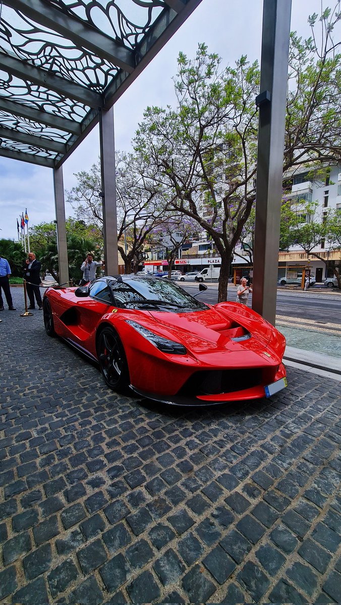 AntoniojSilvaa's tweet photo. LaFERRARI 😍 https://t.co/ElDoEzETl9
