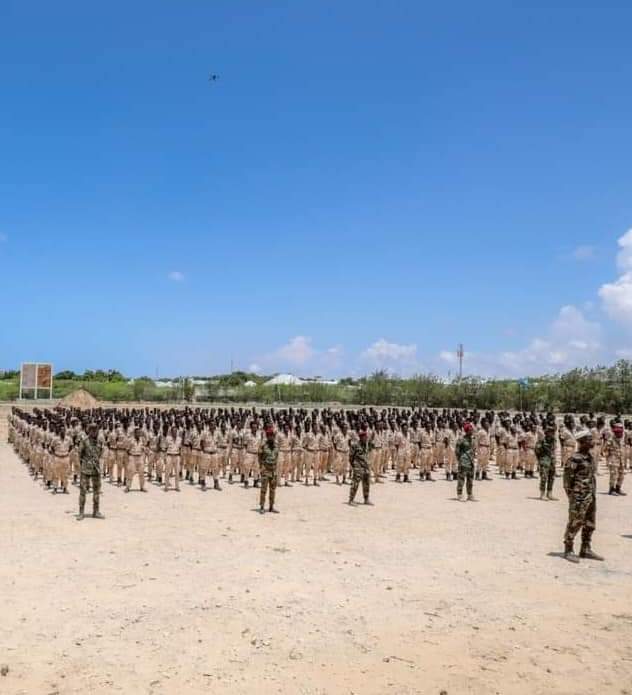 galkacyoonline's tweet photo. Ciidanka Eratariya waxay ka koobnaayeen Ciidanka #Cirka, #Bada iyo kuwa #Dhulka tirada lagu wareejiyay 5kun oo askari.
Manta Xeradda Goradan Hassan Sheikh wuxu ugu tagay 200 oo askari .
Xagee aadeen Askartaas https://t.co/XWPcrKmpdi