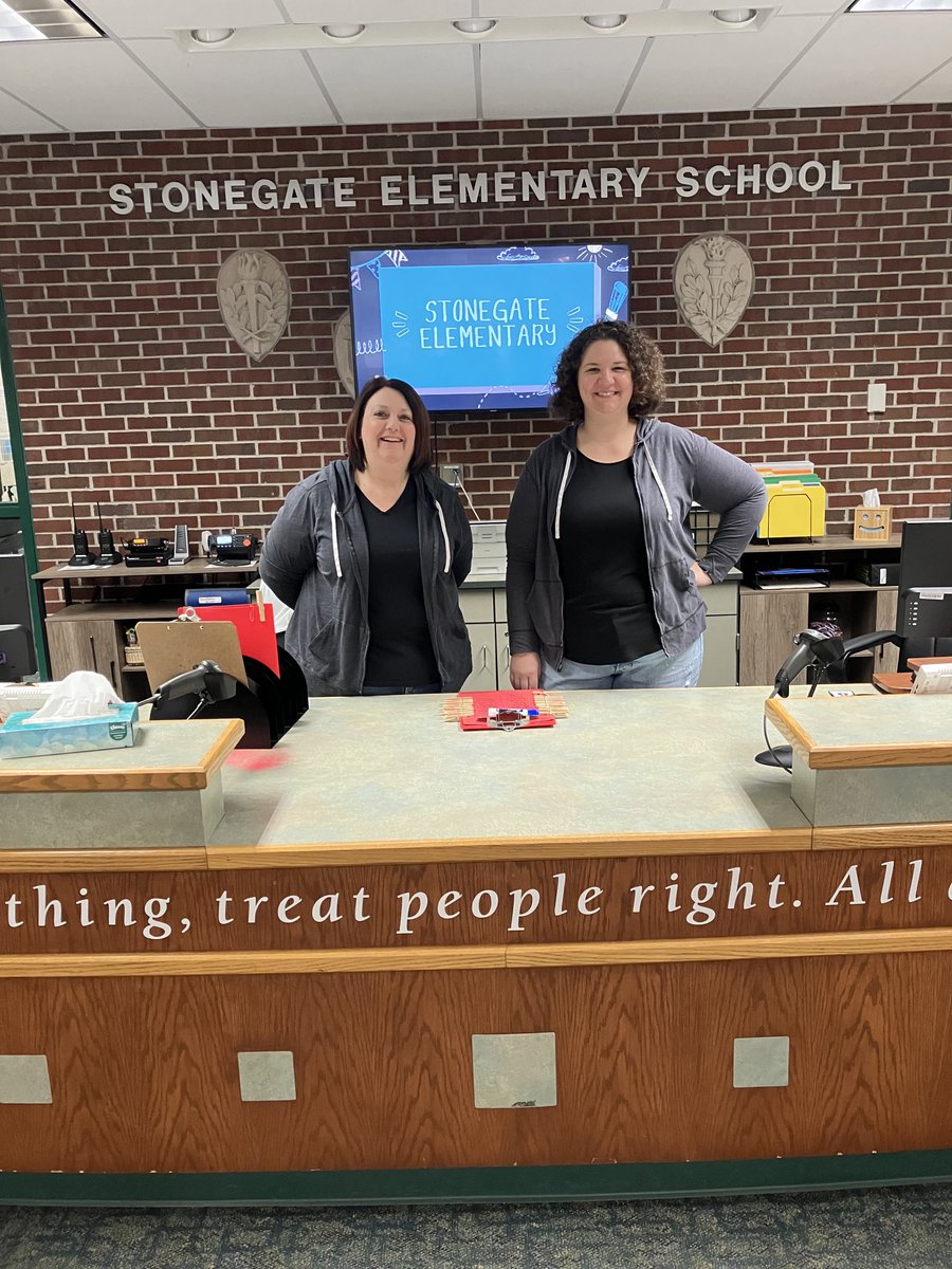 We are seeing double at Stonegate Elementary for National Look-a-like day #sgeeagles