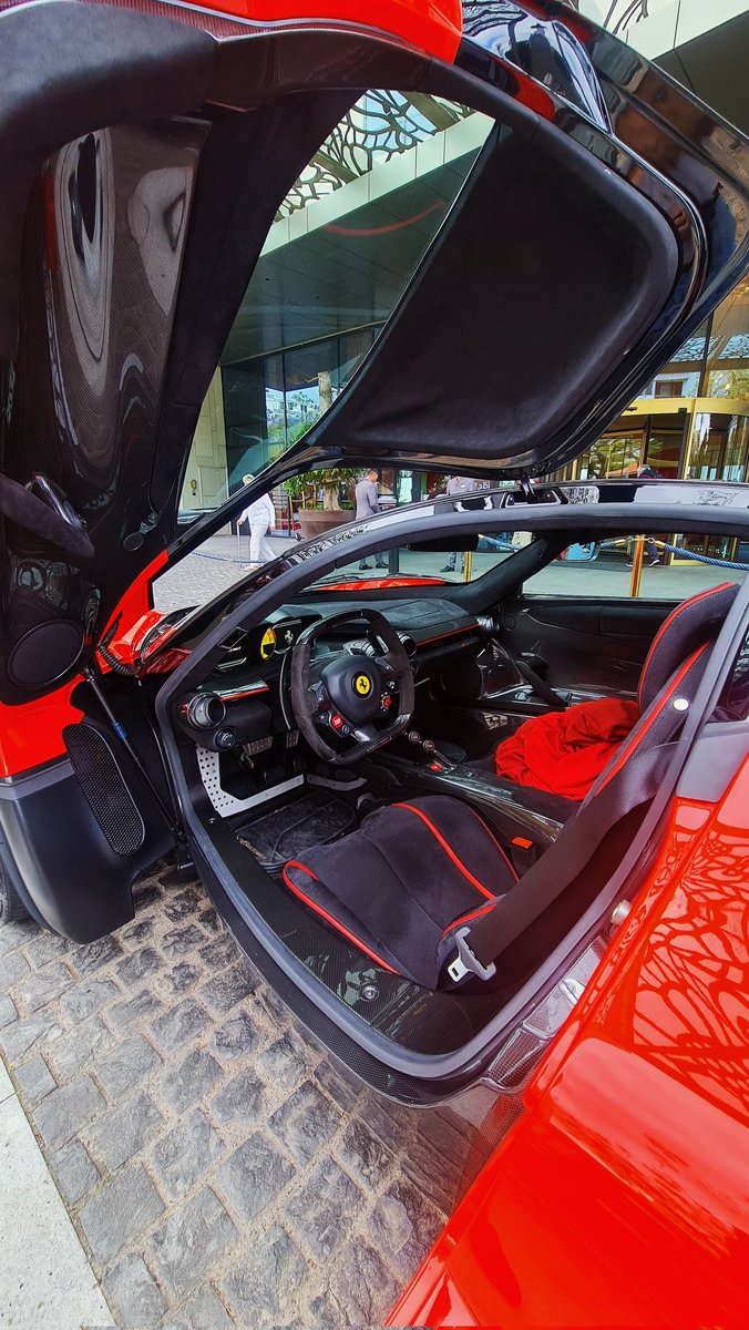 AntoniojSilvaa's tweet photo. LaFERRARI 😍 https://t.co/ElDoEzETl9