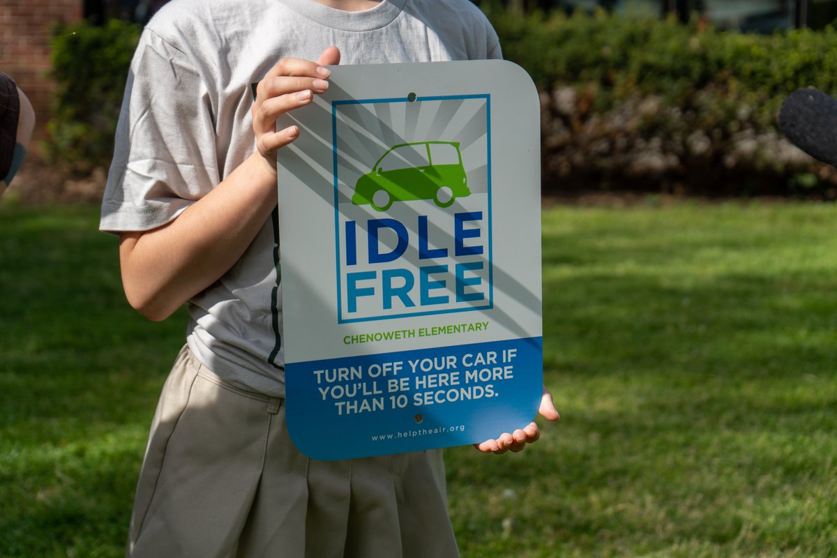🌎 IDLE-FREE CAR RIDER LINE | In celebration of Earth Day on Saturday, <a href="/chenowethes/">Chenoweth Elementary</a> recommitted to an idle-free car rider line, which it first began in 2011!

The school and <a href="/LouAPCD/">Louisville Air Pollution Control</a> unveiled a new sign today for the initiative that benefits Louisville's air quality!

#WeAreJCPS