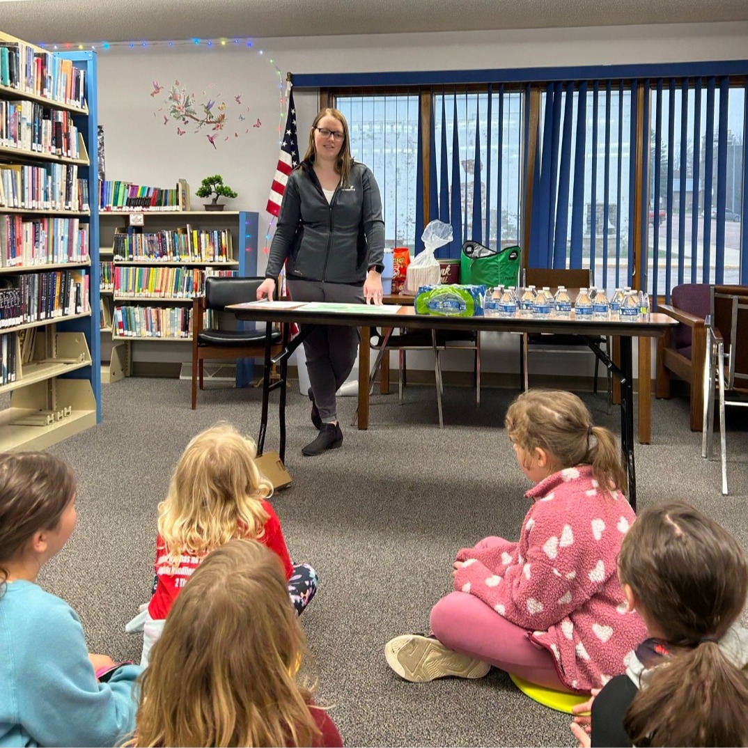 BankFrontier's tweet image. A couple of Teach Children to Save events that last few days. Yesterday was at the Little Rock Library and today at Rosa Parks Elementary. #teachchildrentosave #lilpioneerclub #youreaBIGDEALhere
