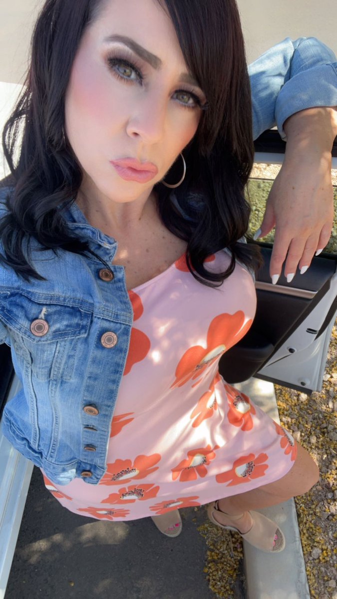 SportzAZAJ's tweet photo. Work fit today!!! 🌸 https://t.co/FgWpwckvvU