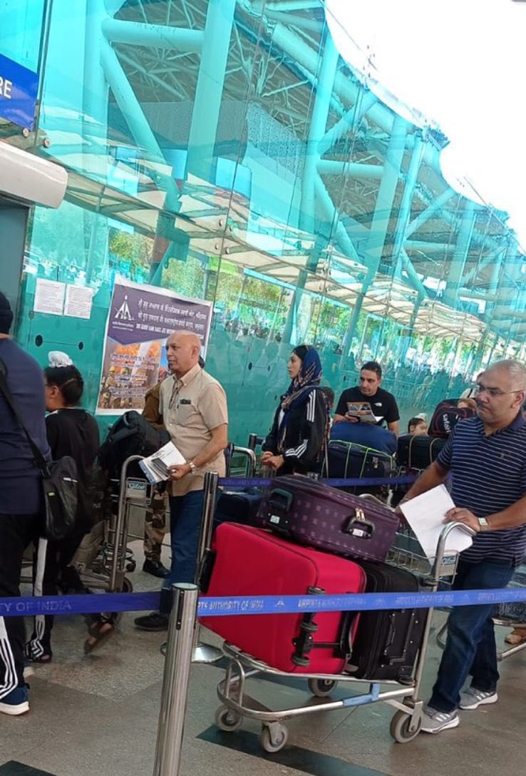 k21254644's tweet photo. ਭਾਈ ਅੰਮ੍ਰਿਤਪਾਲ ਸਿੰਘ ਦੀ ਸਿੰਘਣੀ ਬੀਬੀ ਕਿਰਨਦੀਪ ਕੌਰ ਨੂੰ ਅੱਜ UK ਜਾਣ ਸਮੇਂ ਅੰਮ੍ਰਿਤਸਰ ਏਅਰਪੋਰਟ ਤੇ ਗਿਰਫ਼ਤਾਰ ਕਰ ਲਿਆ ਗਿਆ। ਬੀਬੀ ਕਿਰਨਦੀਪ ਕੌਰ ਨਿਰਦੋਸ਼ ਹਨ ਅਤੇ UK ਦੇ ਨਾਗਰਿਕ ਹਨ।ਨਿਰਦੋਸ਼ ਸਿੱਖਾਂ ਉੱਤੇ ਜਾਰੀ ਭਾਰਤੀ ਹਕੂਮਤ ਦੇ ਜ਼ੁਲਮ ਅਤਿ ਨਿੰਦਯੋਗ ਤੇ ਘਣਾਉਣੇ ਹਨ। 
#westandwithkirndeepkaur
#westandwithamritpalsingh https://t.co/hAP50B36Jk