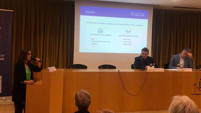 COMLLEIDA's tweet photo. La vocal del #COMLL, Dra. @mariachine, presenta les millores en comunicació i tecnologia del Col·legi https://t.co/WHzp2liXqO