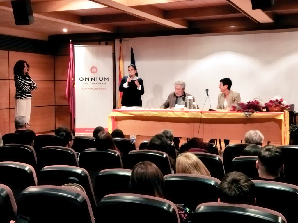 Adrimots celebra ja la seva quarta edició gràcies a Òmnium Sant Adrià. @omniumbdn