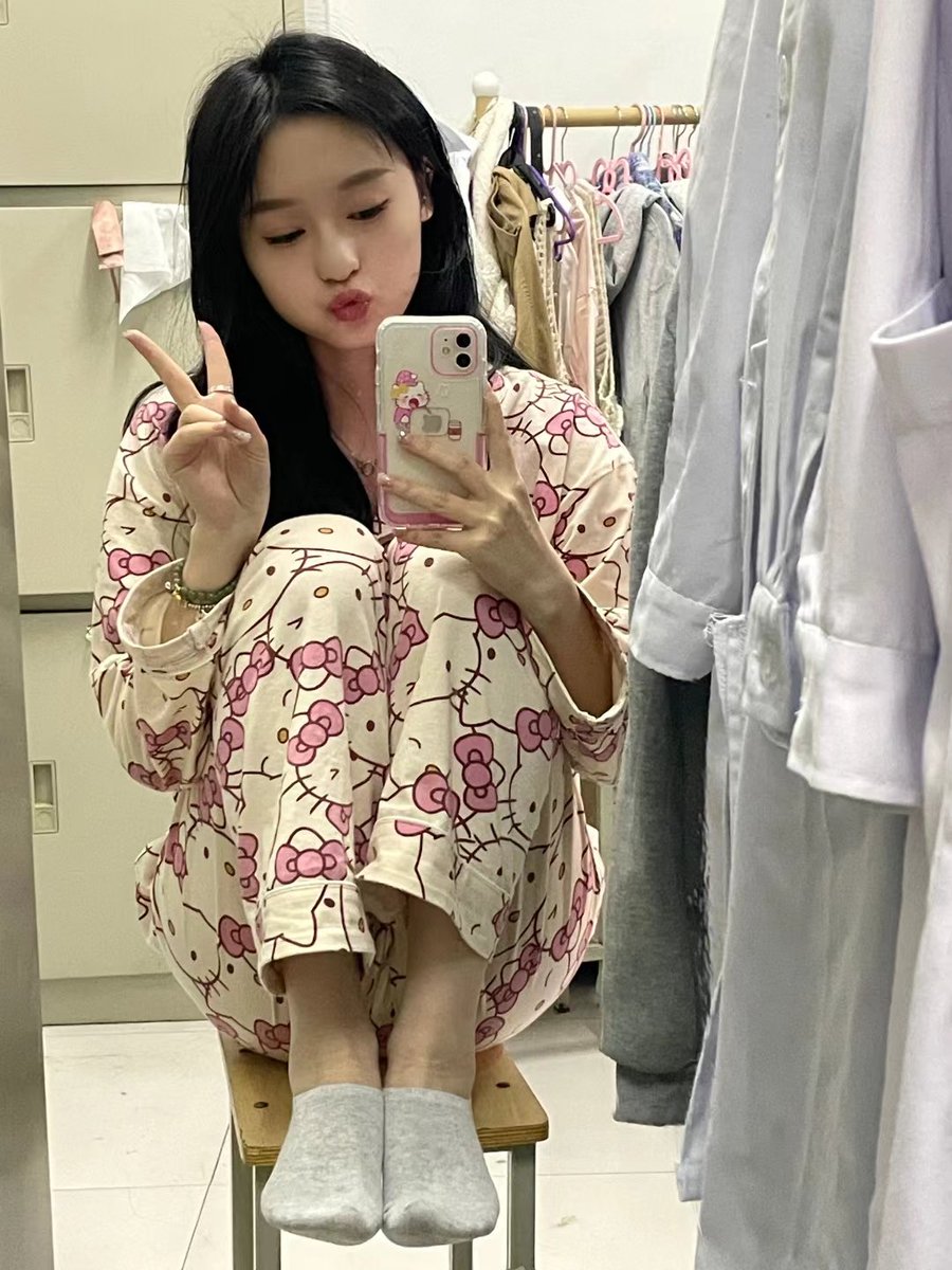 idbkdbdjdj's tweet photo. 女生宿舍船袜 https://t.co/1GBvkCxWnq