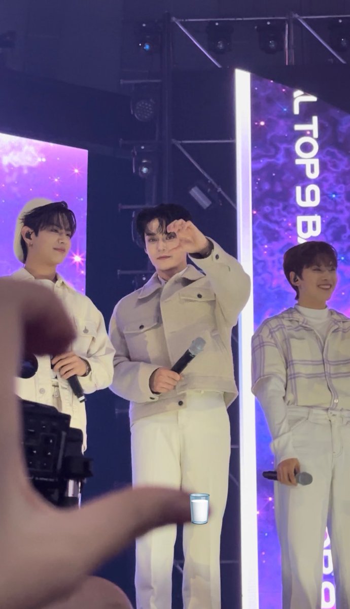 #𝐌. 

KARENA PICKKU DEBUT SEMUA NJIR SENENG BGT. UTK MERAYAKAN DEBUTNYA ZB1 + AKU KETERIMA AGENCY JUGA. Retweet this tweet buat dapet e-wallet/ layout (BA nya cari sendiri) dengan nominal rahasia. Pemenangnya nanti aku undi suka2 aku. 😸🤏🏻

OCRP only yaa! 🤍