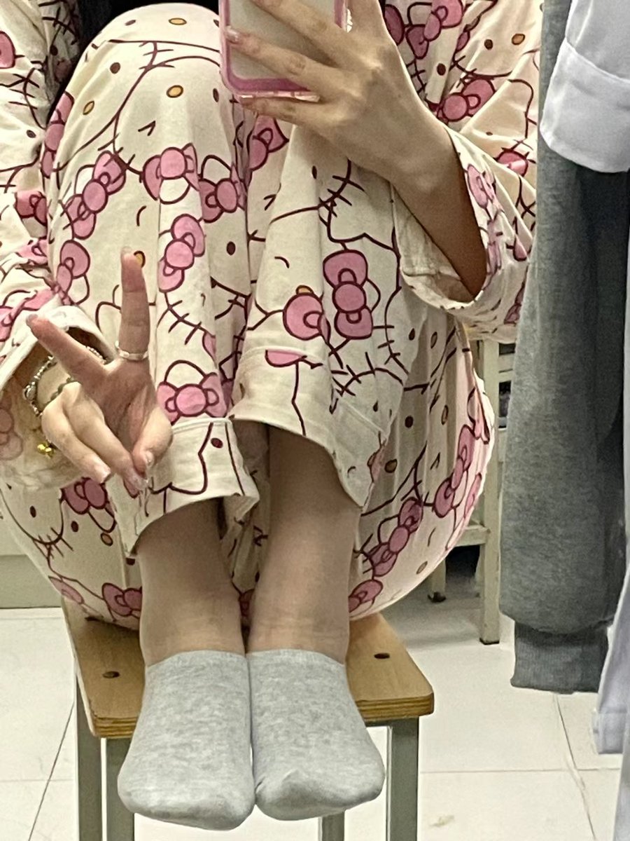 idbkdbdjdj's tweet photo. 女生宿舍船袜 https://t.co/1GBvkCxWnq