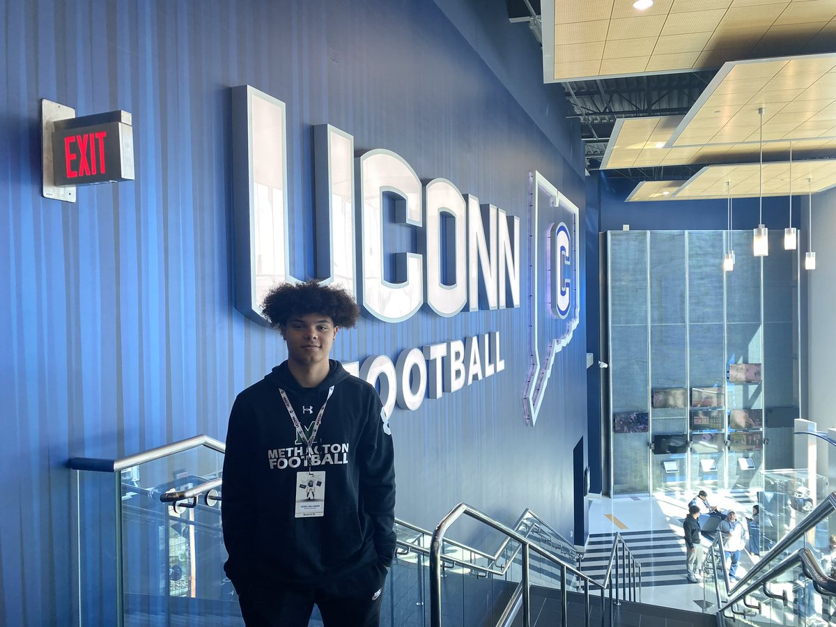 BallingerDj's tweet photo. Had a great visit at UCONN today! Thank you coach @CoachJimMoraFB for the opportunity. Loved the teams energy and the amazing facilities on campus. 
@MethactonFB @coachwest18 @bckull https://t.co/qPJKQiNeeJ
