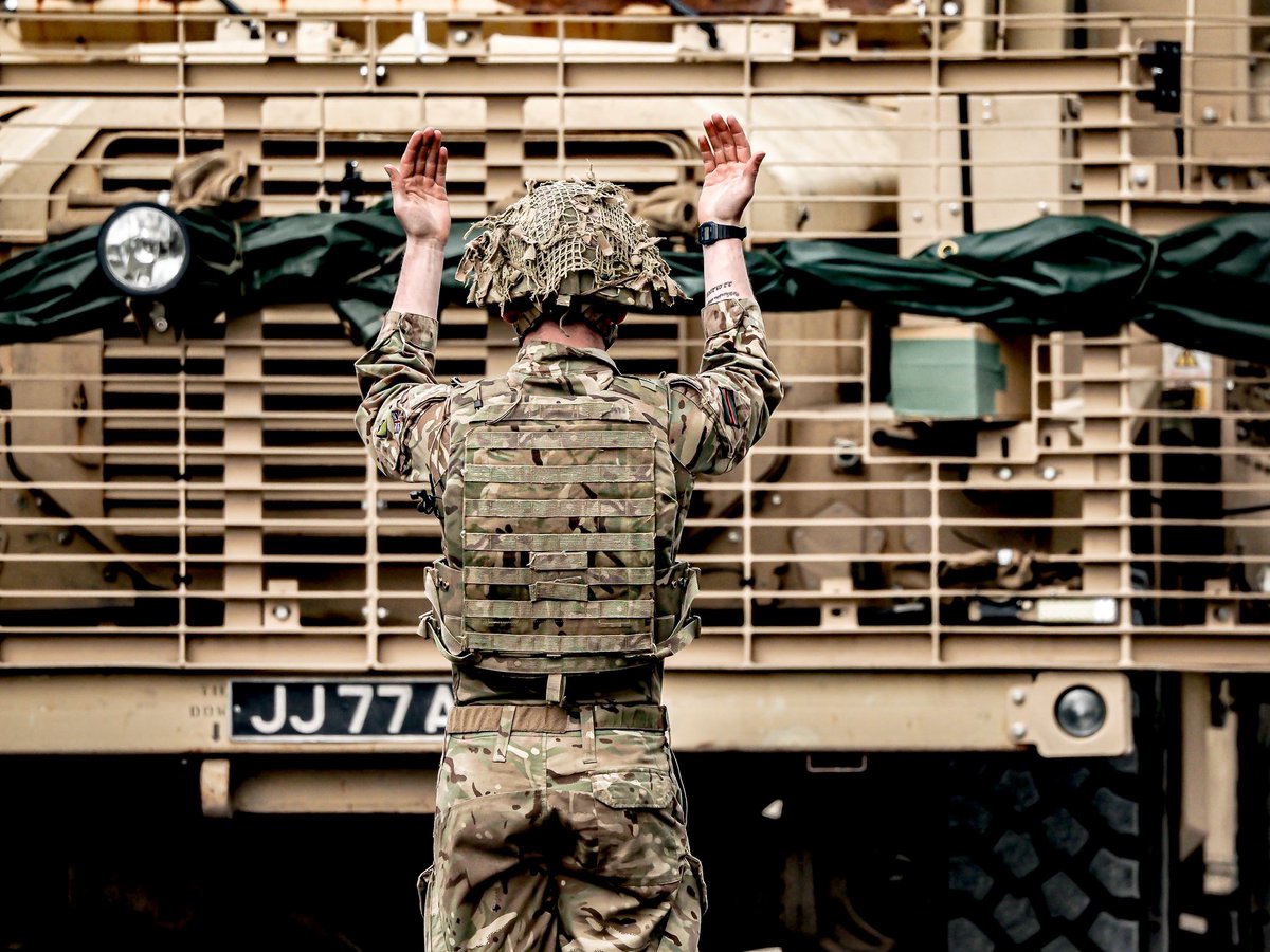 cdc31RG's tweet photo. Les Systèmes de Pose Rapide de Travures détachés par le @13RG_officiel auprès du #31RG dans le cadre d'#ORION23 ont été mis en œuvre pour faire franchir des véhicules de l'armée britannique. Une coopération interalliée ancienne et d’avenir pour la défense de nos intérêts communs. https://t.co/wpiwFi5T7G