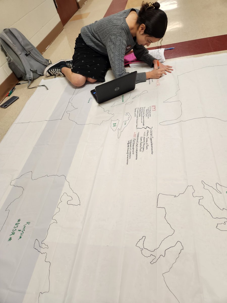 VeronicaMGaytan's tweet photo. APUSH STUDENTS PREPPING FOR THEIR NATIONAL EXAM ON MAY 5TH! 🇺🇲 #APUSH #GetaFive  #Falcons #LFHS https://t.co/K5kPxSCOU2