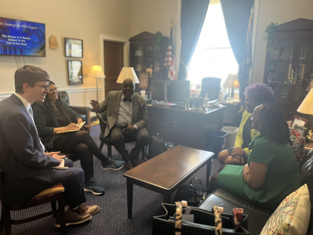 HigherMain420's tweet photo. Yesterday’s meeting with @RepRashida is so amazing!  She’s such a pioneer and was very  supportive and down to earth! We met and surpassed our goal with  289 lawmakers by day 2!  
#repRashida #capitolHill #cannabispolicyreform #M4MM #CannabisAdvocacy https://t.co/tbQQQHLmgi