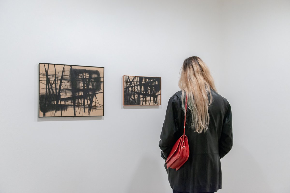GuggenheimPGC's tweet photo. #BacciRoomTour – FABBRICHE 💥

Le opere qui esposte fanno parte del ciclo di “Fabbriche” e “Cantieri” (1945-1953) in cui #EdmondoBacci esplora le forme e le immagini dell’area industriale di Porto Marghera plasmandole in un’imprevedibile griglia di movimenti accidentati. https://t.co/le79psRzmD