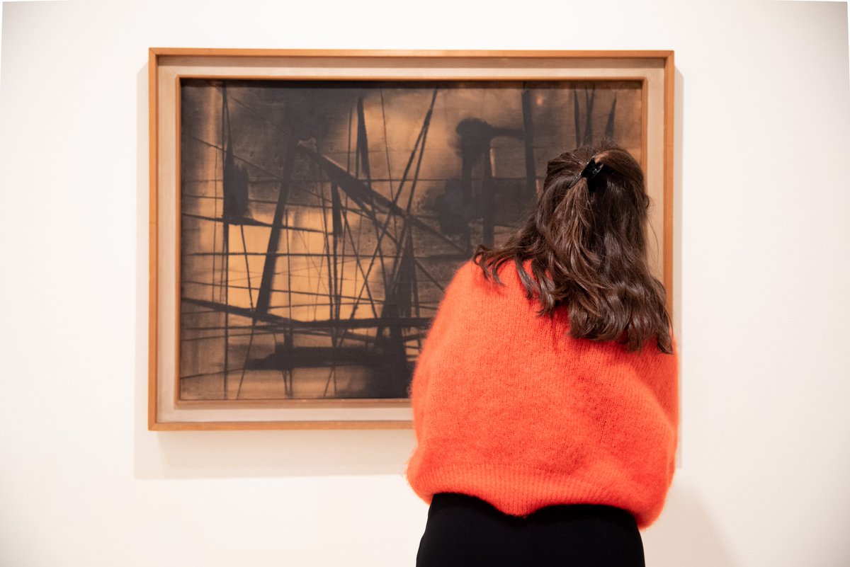 GuggenheimPGC's tweet photo. #BacciRoomTour – FABBRICHE 💥

Le opere qui esposte fanno parte del ciclo di “Fabbriche” e “Cantieri” (1945-1953) in cui #EdmondoBacci esplora le forme e le immagini dell’area industriale di Porto Marghera plasmandole in un’imprevedibile griglia di movimenti accidentati. https://t.co/le79psRzmD