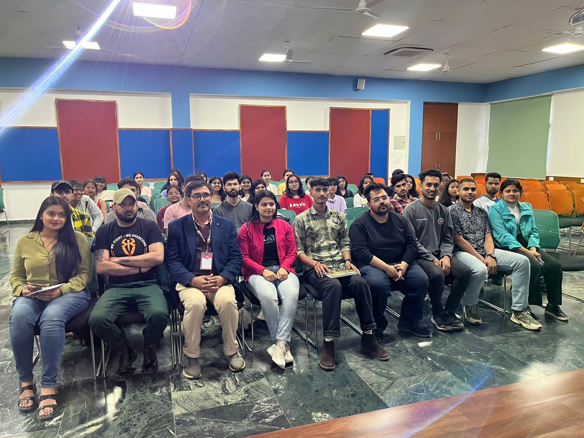 nss_shoolini's tweet photo. #nss unit of Shoolini University, Himachal Pradesh have organised an interactive session with Prof. Pawan Kumar, former NSS volunteer to encourage students &amp; discuss the agenda for #EarthDay2023 
@NSSRDChandigarh @NssrdD @_NSSIndia @YASMinistry @Anurag_Office @pankajsinghips https://t.co/z5iZJuQ3E1
